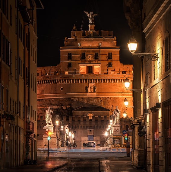 Vista di Castel Sant'Angelo illuminato dal servizio di illuminazione pubblica di Areti