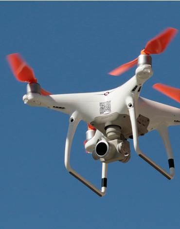 Uno dei droni Areti durante un'ispezione prevista dal progetto GIMMI