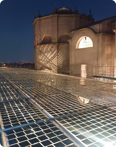 Pannelli fotovoltaici di notte del progetto fotovoltaico per i Musei Vaticani